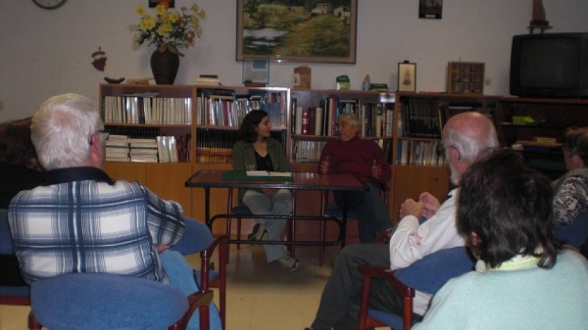 Un moment de la presentació,  amb la Laia i el Francesc.
