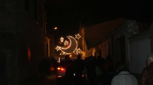 Detall de la comitiva des del final de tot.